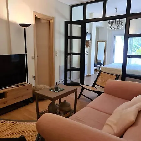 דירה Aelia Luxury With Private Entrance